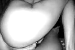 Rossa civetta si masturba e con il familiare di un uomo durante il massaggio