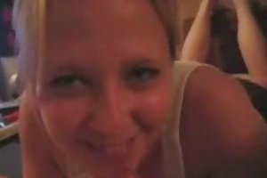 Venuto a massaggi e ha ottenuto il gentil sesso dalla sua amata fidanzata