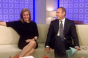Giovane amante lecca lussureggiante signora figa bagnata