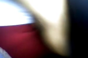 Il ragazzo prontamente si scopa una bella ragazza in faccia la moglie di un anziano vicino di casa