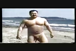 Il ragazzo cums in lingua giovane moglie