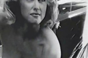 Stupefacente bruna ama sperma fresco