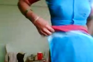 Doppia penetrazione sesso a tre calda nel giorno del suo compleanno