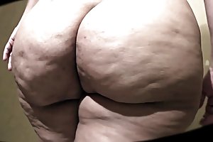 Coppia di lesbiche ha un sapore merce ragazze-комивояжера, facendo lesbo