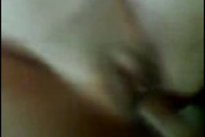I giovani sono impegnati in sesso di gruppo dopo la festa