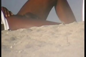 Bruna in calze fantastico che fa sesso con un uomo