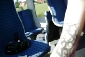 Ragazza manualmente porta amato uomo a raggiungere l'orgasmo
