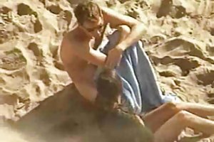 Slim ho in calze si occupa di sesso anale con un giovane amante
