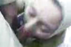 Una prostituta russa si scopa con due