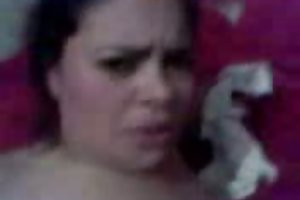 Si masturba in bagno