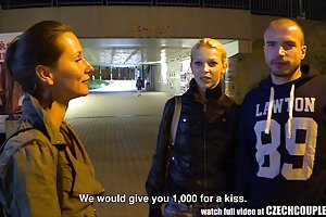Arrivata alla sua amica per sesso