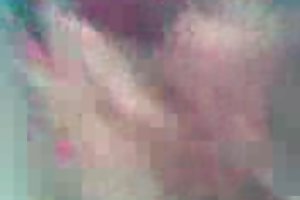 Bella ragazza abilmente si masturba nella doccia