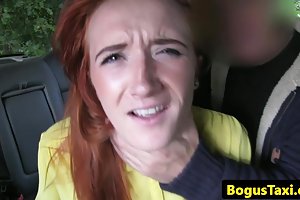 Due lesbiche si occupano di rosa l'amore e fisting