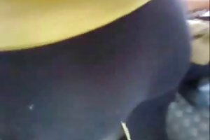 Giovanile uomo trascinato puttana in cespugli e ci riempia di botte